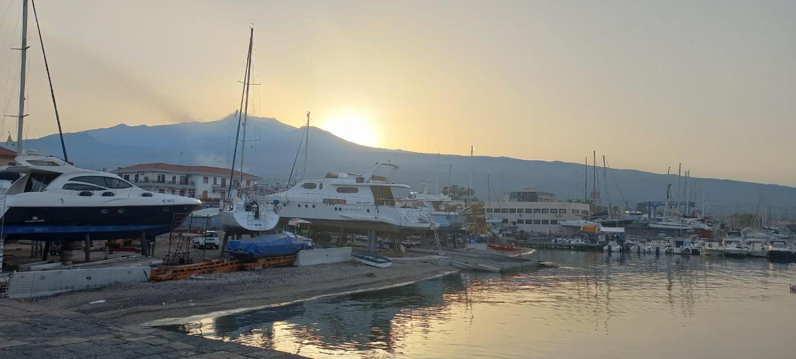 Alba Marina E Tramonti Etnei Apartment Riposto Luaran gambar
